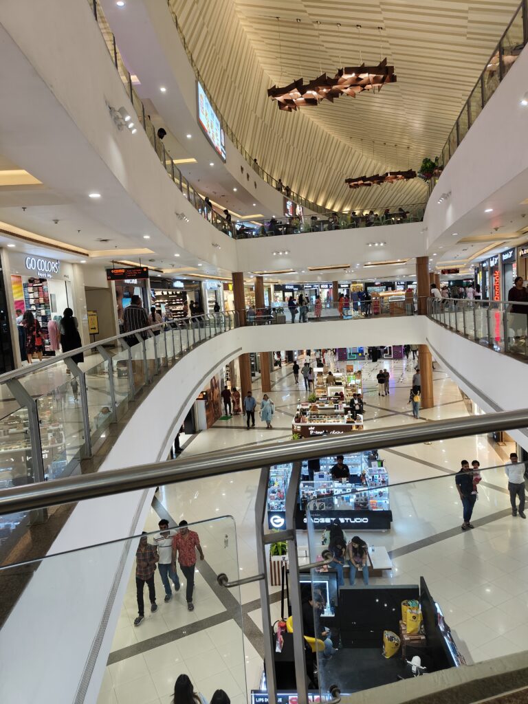 Discover the best of shopping, dining, and entertainment at Inorbit Mall HiTech City Hyderabad. From top fashion brands and delicious eateries to fun activities for all ages, find everything you need for a perfect day out. Explore more on Rakesh Ke Vlogs!