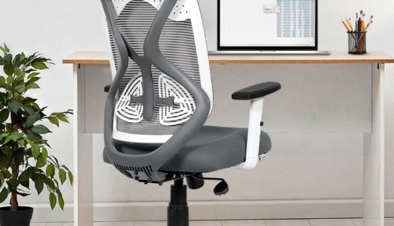 Discover the ultimate comfort and support with the Da URBAN® Merlion Office Chair. This high-back mesh ergonomic chair features adjustable armrests, lumbar support, and a tilt-lock mechanism. Perfect for long work hours, offering a 3-year warranty.